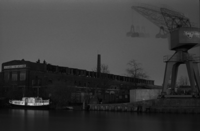 883871 Gezicht op de voormalige fabriek van de N.V. Draadindustrie Neerlandia (Verlengde Hoogravenseweg 71) te Utrecht, ...